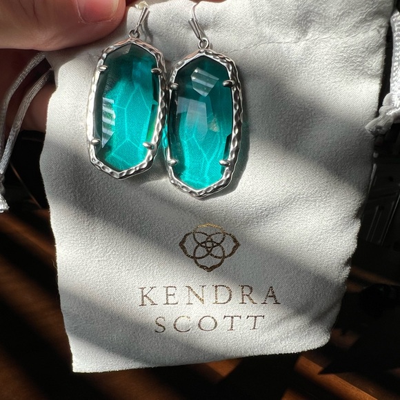 Kendra Scott Signature Elle Drop Earrings - Picture 2 of 4